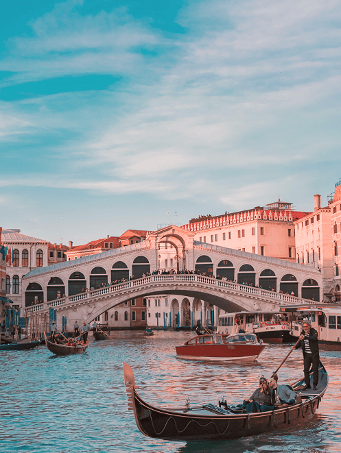 Rialto Bridge in Venice, Italy - Haegmon Adventure